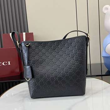 Gucci GG Emblem Medium Shoulder Bag Black 24x26x10cm