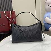 Gucci Emblem Medium Shoulder Bag Black 30x19x11cm - 1