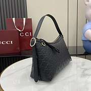 Gucci Emblem Medium Shoulder Bag Black 30x19x11cm - 5