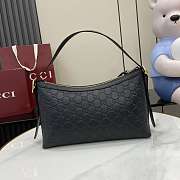 Gucci Emblem Medium Shoulder Bag Black 30x19x11cm - 4