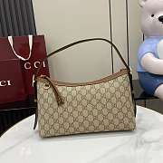 Gucci Emblem Medium Shoulder Bag Beige 30x19x11cm - 1