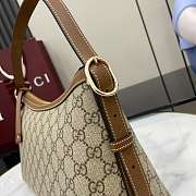 Gucci Emblem Medium Shoulder Bag Beige 30x19x11cm - 6