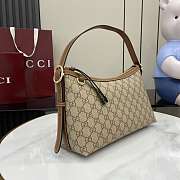 Gucci Emblem Medium Shoulder Bag Beige 30x19x11cm - 5
