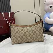 Gucci Emblem Medium Shoulder Bag Beige 30x19x11cm - 4