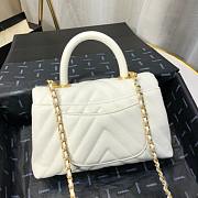 Chanel Coco Handle Bag White Chevron Caviar 23cm - 4