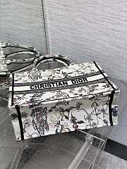 Dior Medium Book Tote White Flower 36x27.5x16.5cm - 2