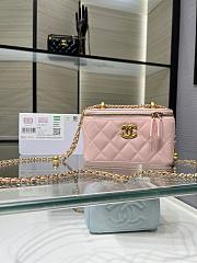 Chanel Vanity Case Pink Lambskin Gold 17x9.5x8cm - 1