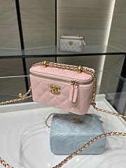Chanel Vanity Case Pink Lambskin Gold 17x9.5x8cm - 5