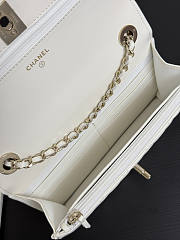 Chanel Top Handle White Lambskin 18cm - 2