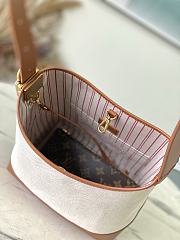 Louis Vuitton LV Low Key Hobo PM Ecru/Cognac 24x28x16cm - 3
