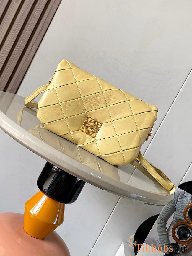 Loewe Puffer Goya Yellow Lambskin 20x13x6cm - 1