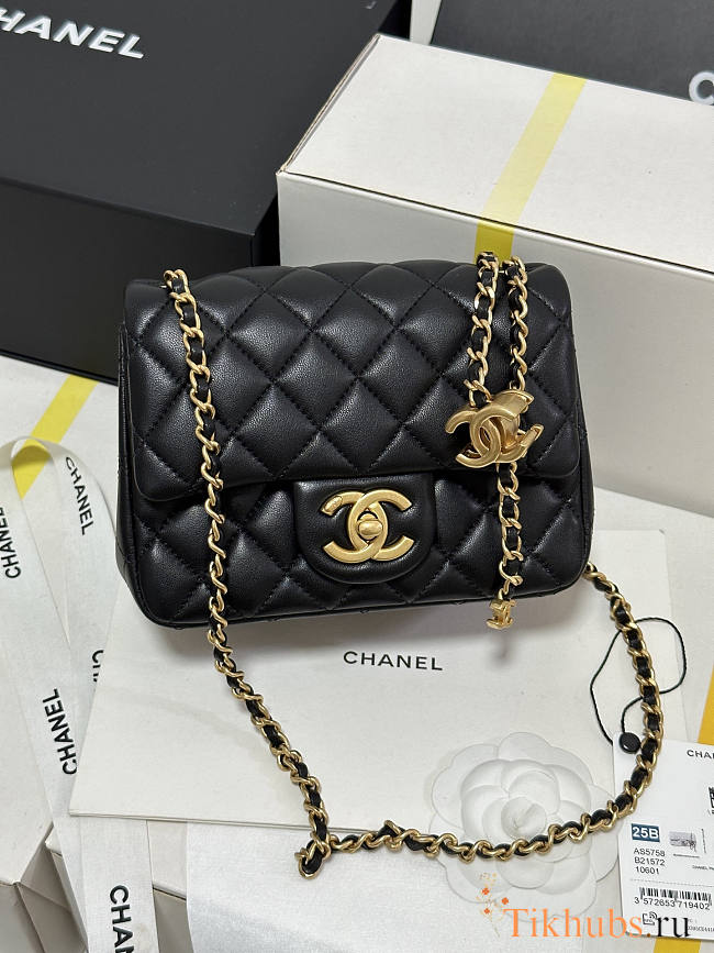 Chanel 25B Flap Bag Black Lambskin Gold 18x13.5x7cm - 1