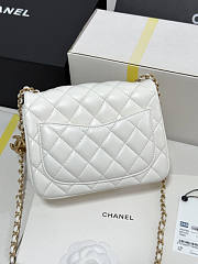 Chanel 25B Flap Bag White Lambskin Gold 18x13.5x7cm - 5