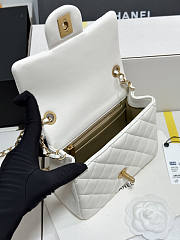Chanel 25B Flap Bag White Lambskin Gold 18x13.5x7cm - 2