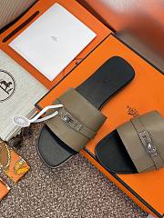 Hermes Giulia Sandal Etoupe Black - 4