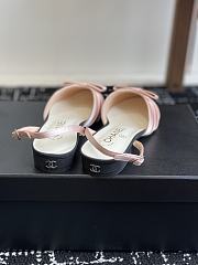 Chanel two-toned slingback pumps with a bow detail - 3