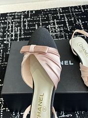 Chanel two-toned slingback pumps with a bow detail - 5