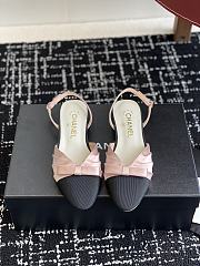 Chanel two-toned slingback pumps with a bow detail - 1