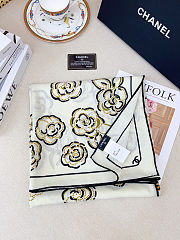 Chanel scarf, featuring a white background with a pattern flower of black 140*140cm - 5