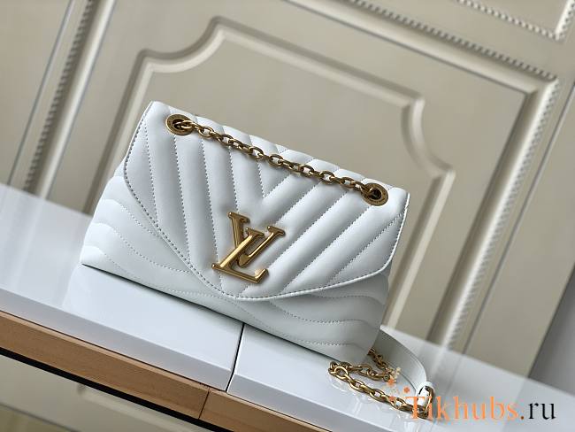Louis Vuitton New Wave Chain Bag 24x14x9cm - 1