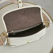 Louis Vuitton Diane Monogram Empreinte Leather handbag in a cream color 23*16*8.5cm - 3