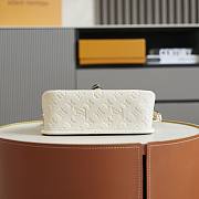 Louis Vuitton Diane Monogram Empreinte Leather handbag in a cream color 23*16*8.5cm - 2
