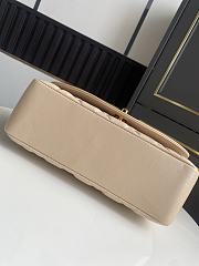Chanel Diana bag in beige lambskin beige 22.5×14×7cm - 4