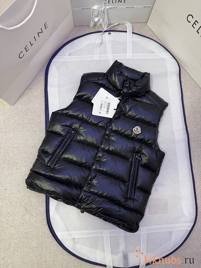 Moncler Enfant padded logo-patch detail gilet in black - 1