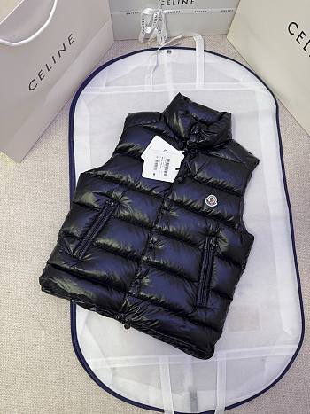 Moncler Enfant padded logo-patch detail gilet in black