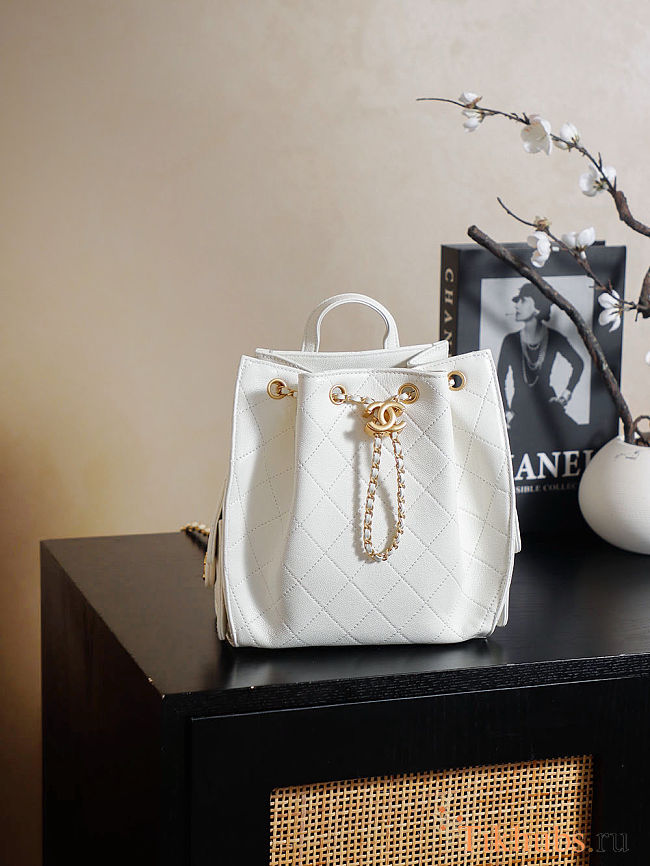 Chanel 25 medium backpack Grained Calfskin & Gold Metal White 23x23x14cm - 1
