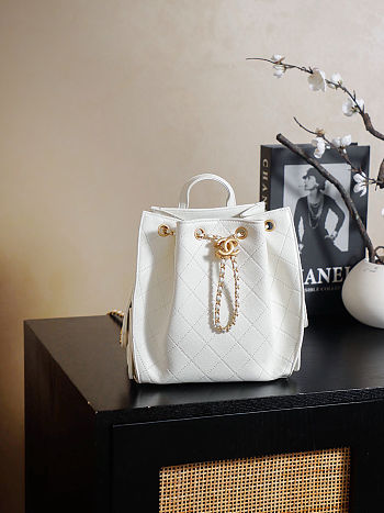 Chanel 25 medium backpack Grained Calfskin & Gold Metal White 23x23x14cm