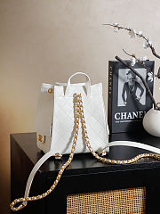 Chanel 25 medium backpack Grained Calfskin & Gold Metal White 23x23x14cm - 6