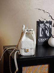 Chanel 25 medium backpack Grained Calfskin & Gold Metal White 23x23x14cm - 5