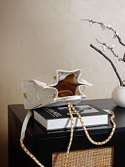 Chanel 25 medium backpack Grained Calfskin & Gold Metal White 23x23x14cm - 3
