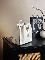 Chanel 25 medium backpack Grained Calfskin & Gold Metal White 23x23x14cm - 2