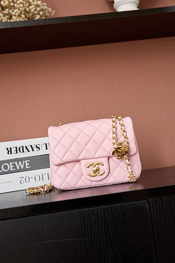 Chanel Mini flap bag Shiny Lambskin & Gold Plated Metal Light pink 13×18×7cm