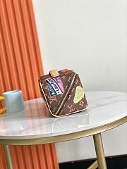 Louis Vuitton Toiletry bag 13x13x24 cm - 6