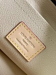Louis Vuitton Toiletry bag 13x13x24 cm - 4