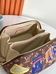 Louis Vuitton Toiletry bag 13x13x24 cm - 2