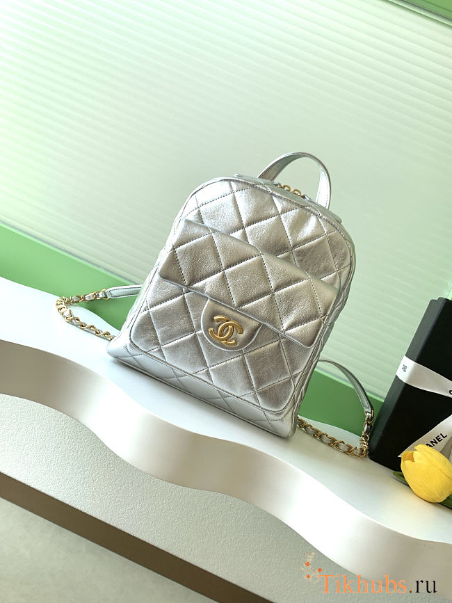 Chanel CC Turn-lock backpack in silver-tone leather 22x22.5x8.5 cm - 1