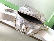 Chanel CC Turn-lock backpack in silver-tone leather 22x22.5x8.5 cm - 6