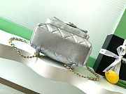Chanel CC Turn-lock backpack in silver-tone leather 22x22.5x8.5 cm - 4