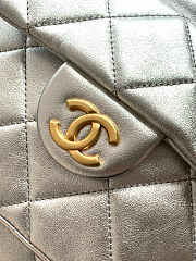 Chanel CC Turn-lock backpack in silver-tone leather 22x22.5x8.5 cm - 2