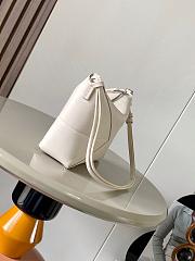 Loewe Puzzle Fold leather pouch shoulder bag in a white color 23x6.5x15.5cm - 6