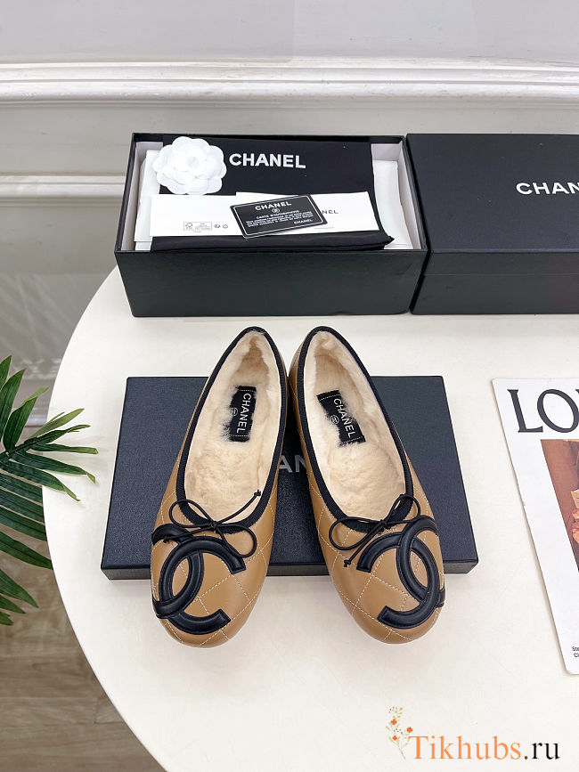 Chanel ballet flats with a black CC logo and bow  - 1