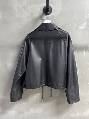 Loewe black leather bomber jacket with a drawstring hem - 3