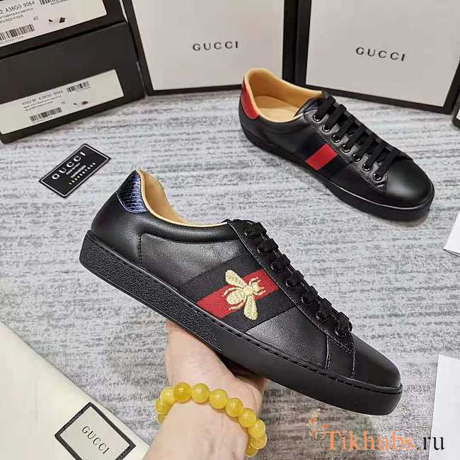 Gucci Ace embroidered 'Bee' sneaker in black leather - 1