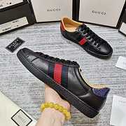 Gucci Ace embroidered 'Bee' sneaker in black leather - 5