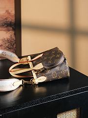 Louis Vuitton Neverfull BB Bag M46705 - 4