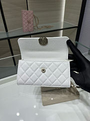 Chanel 25S Top Handle Kelly Clutch in white lambskin and gold-tone hardware 18x10x4.5cm - 2